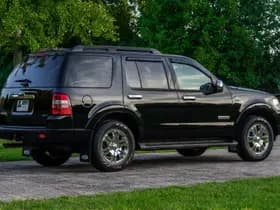Ford Explorer thumbnail 4