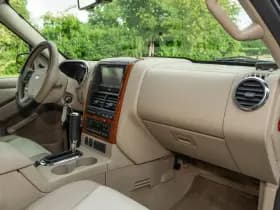 Ford USA EXPLORER 4.6 V8 Eddie Bauer 4x4 SUV 7- pers. 1e Eig. thumbnail 20