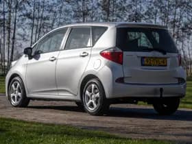 Toyota Verso-S thumbnail 4