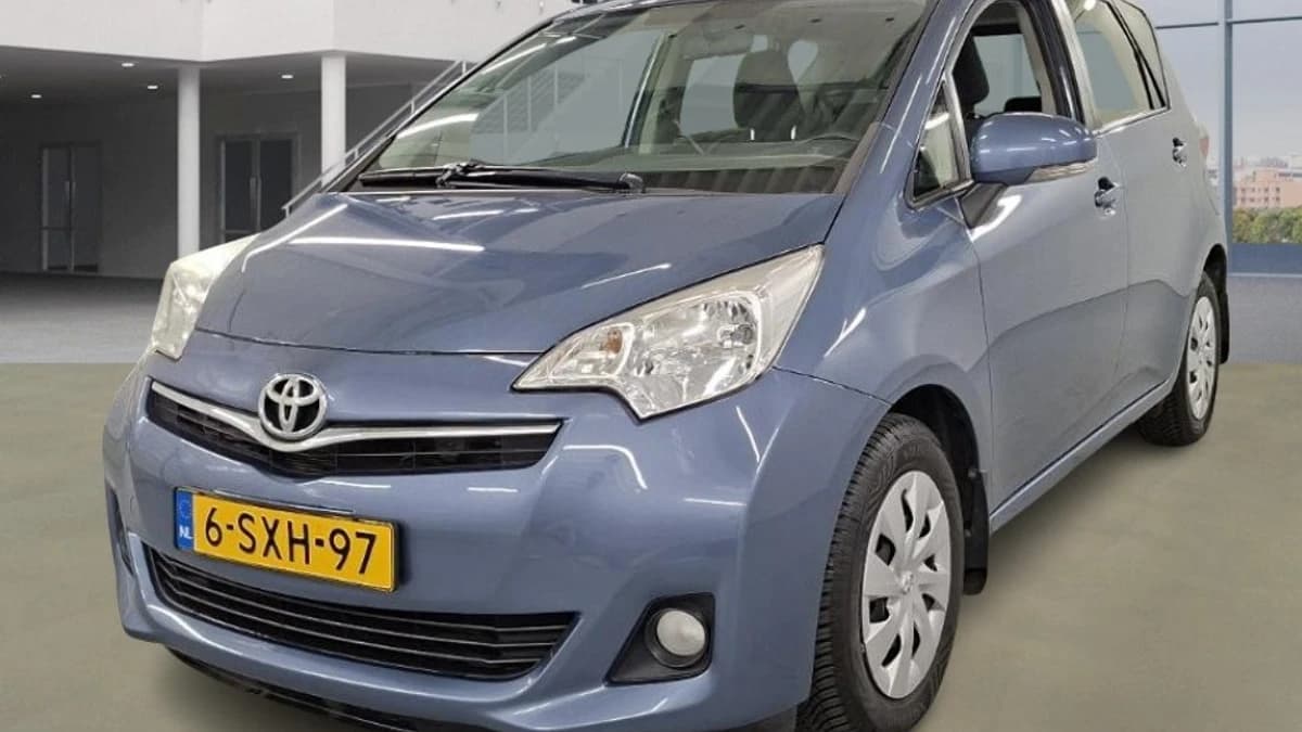 Toyota Verso-S — foto 1