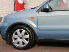 Ford Fusion thumbnail 12