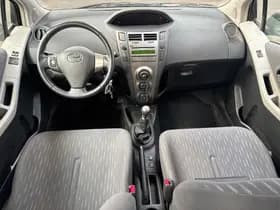 Toyota Yaris thumbnail 7