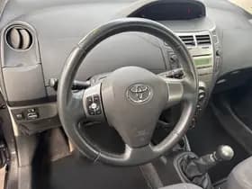Toyota Yaris thumbnail 8