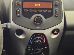 Peugeot 108 1.0 e- VTi Blue Lion 1e Eig. 45.400 km +NAP NL- auto thumbnail 10