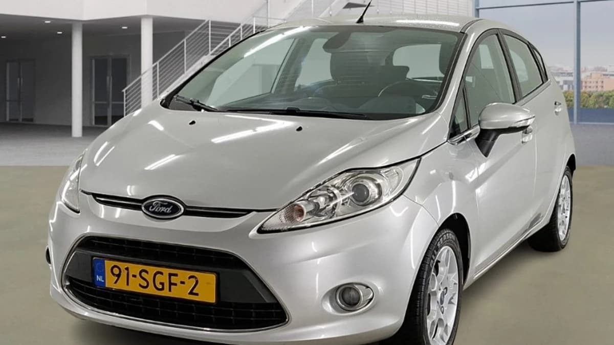 Ford Fiesta 1.6 Titanium 5- deurs NL- auto +NAP — foto 1