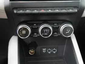 Renault Captur thumbnail 21