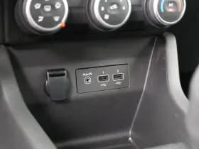 Renault Clio thumbnail 19