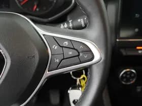 Renault Clio thumbnail 24
