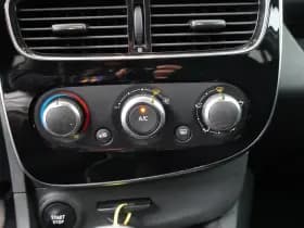 Renault Clio thumbnail 18