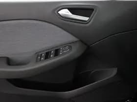Renault Clio thumbnail 33