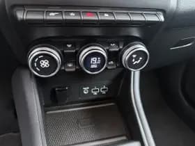 Renault Captur thumbnail 17
