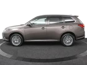 Mitsubishi Outlander thumbnail 2