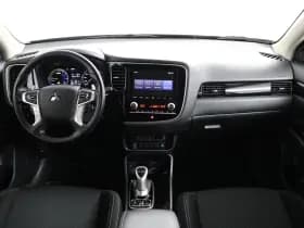 Mitsubishi Outlander thumbnail 4