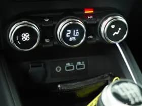 Renault Clio thumbnail 18