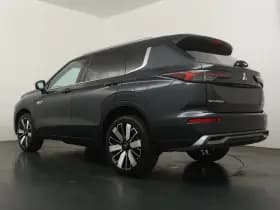 Mitsubishi Outlander thumbnail 3