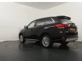 Mitsubishi Outlander thumbnail 3