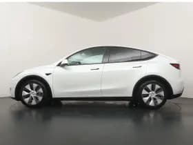 Tesla Model Y thumbnail 2