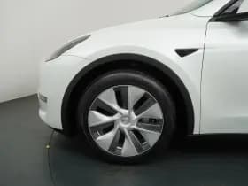 Tesla Model Y thumbnail 16