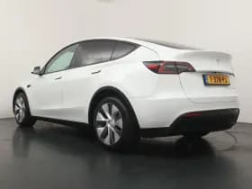 Tesla Model Y thumbnail 3