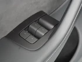 Tesla Model Y thumbnail 23