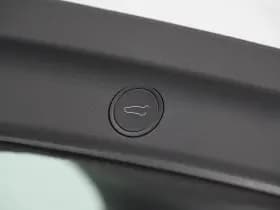 Tesla Model Y thumbnail 29