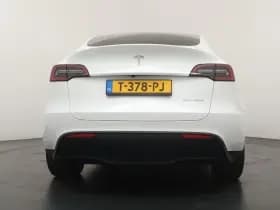 Tesla Model Y thumbnail 4