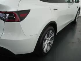 Tesla Model Y thumbnail 35