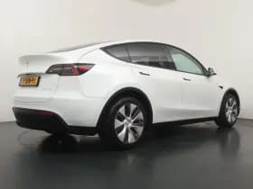 Tesla Model Y thumbnail 5
