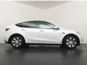 Tesla Model Y thumbnail 6