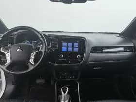 Mitsubishi Outlander thumbnail 9