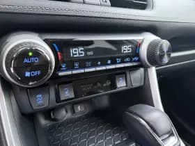 Toyota RAV4 thumbnail 17