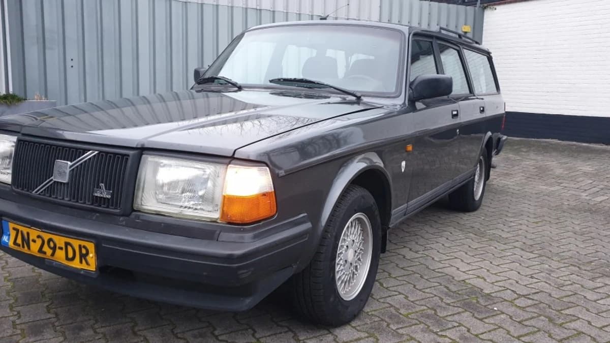 Volvo 240 — foto 1