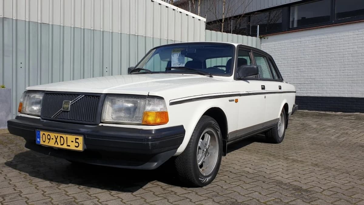 Volvo 240 — foto 1