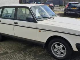 Volvo 240 thumbnail 3