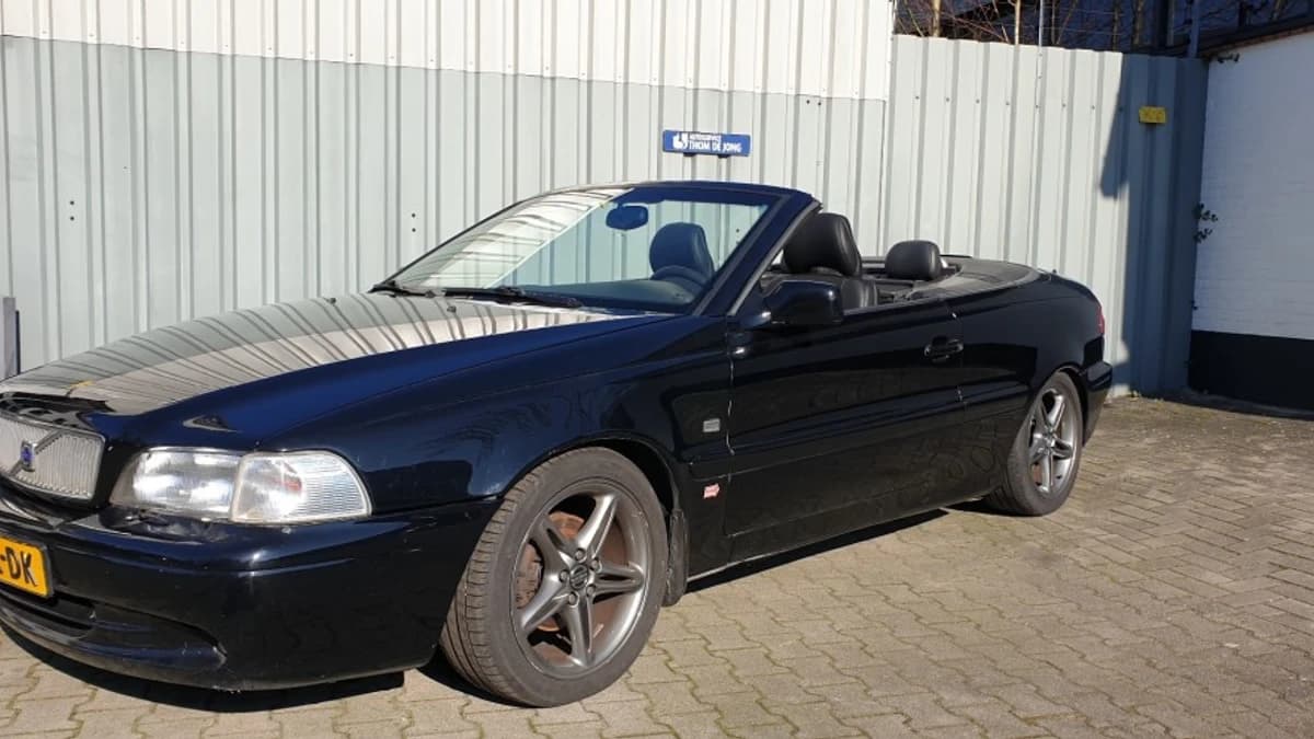 Volvo C70 — foto 1