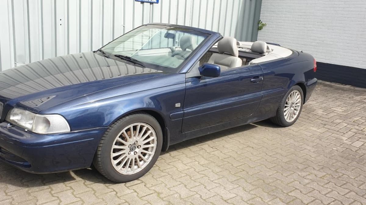 Volvo C70 — foto 1
