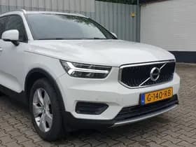 Volvo XC40 thumbnail 3