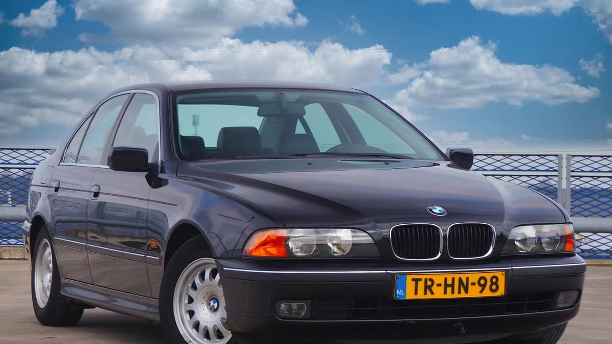 BMW 523i — foto 1