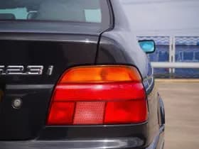 BMW 523i thumbnail 12