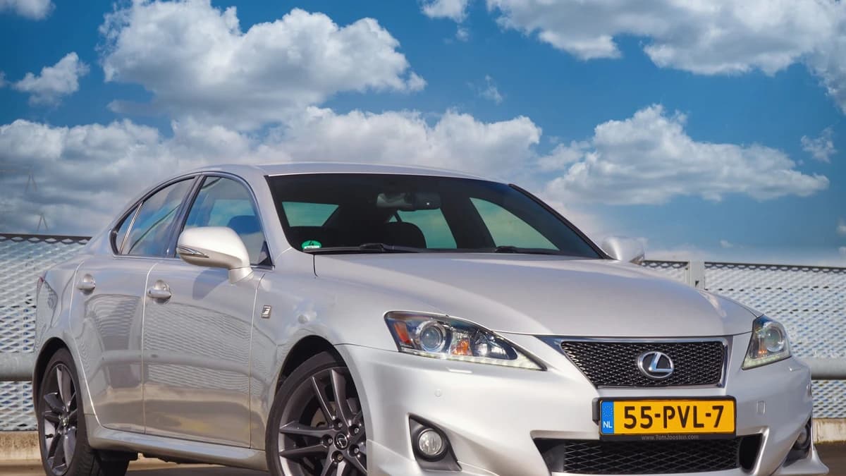 Lexus Is250 — foto 1