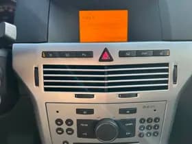 Opel Astra GTC thumbnail 12