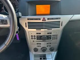 Opel Astra GTC thumbnail 7