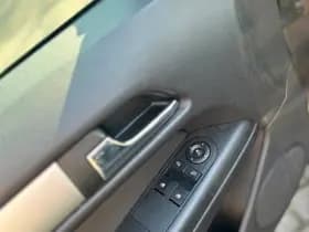 Opel Astra GTC thumbnail 9