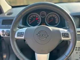 Opel Astra GTC thumbnail 10