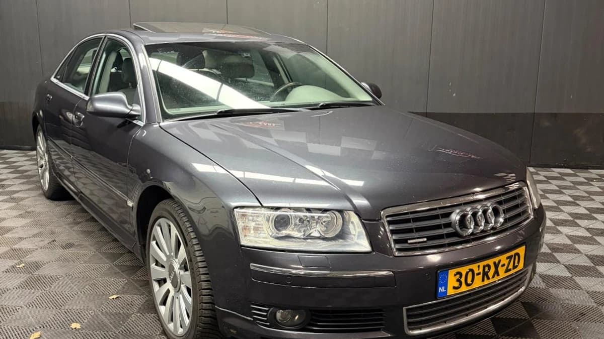 Audi A8 — foto 1