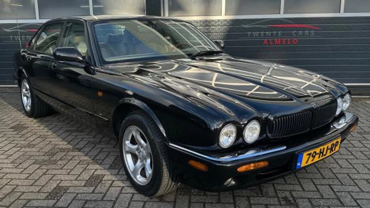 Jaguar XJ — foto 1