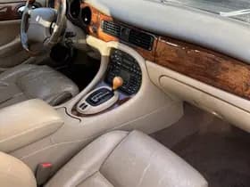 Jaguar XJ thumbnail 10