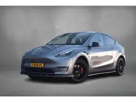 Tesla Model Y thumbnail 2
