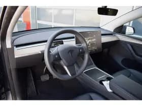 Tesla Model Y thumbnail 4