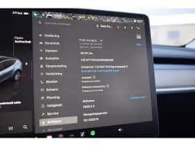 Tesla Model Y thumbnail 7